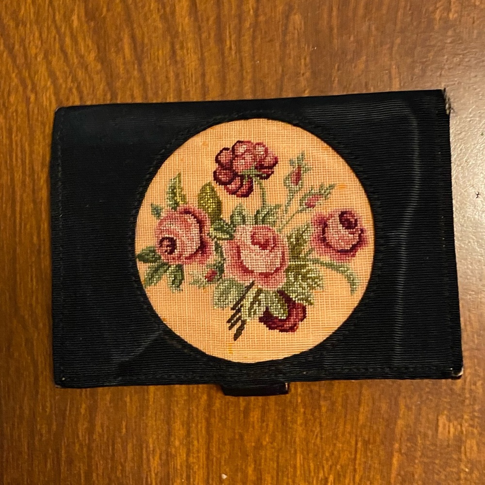 Mirror and pouch for compact